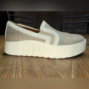 Clarks Mykah Shine Slip-On Sneaker- beige metallic - size 5 / new without box